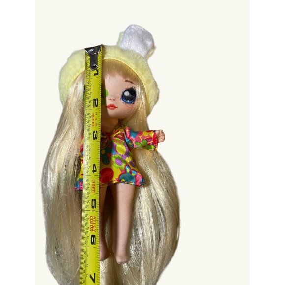 Na! Na! Na! Surprise Doll With Blonde Hair & Colorful Outfit - MGA Entertainment - Picture 10 of 10